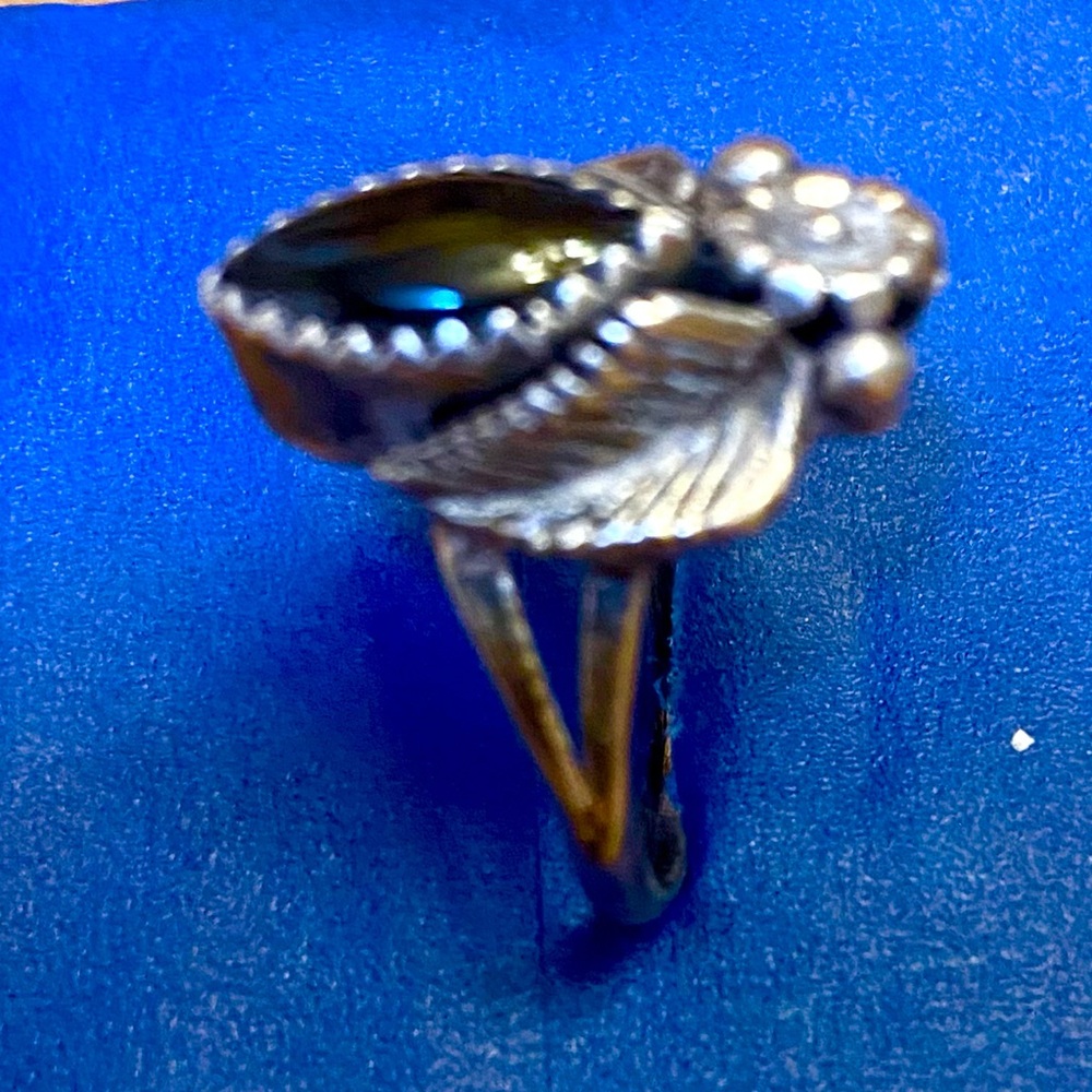 Southwest Artist Les Baker Sterling Onyx Feather Ring - Picture 3 of 13